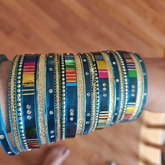Elegant Multicolor Bangles Set - Picture 6 of 8